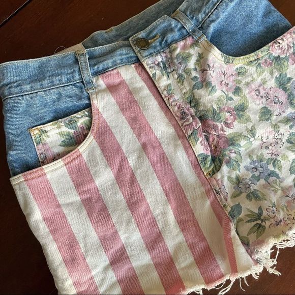 Vintage Not Guilty Red Stripe Flowers Jean Shorts - Picture 2 of 14